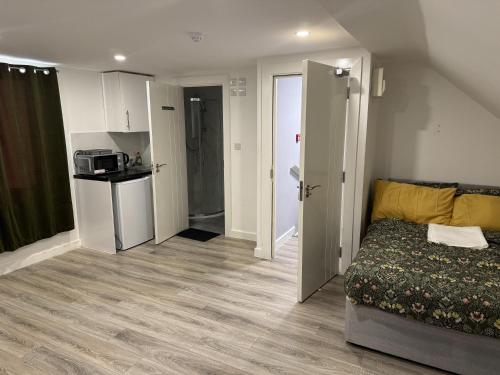 Impeccable 5-Bed House in Orpington – Photos 2