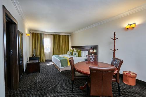 Ένα ή περισσότερα κρεβάτια σε δωμάτιο στο Majestic Five Hotel