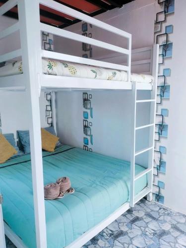 a bunk bed in a room with a bunk bed in a room at ปูณิสาวิลล่าPoonisavilla in Ban Khlong Kao (6)