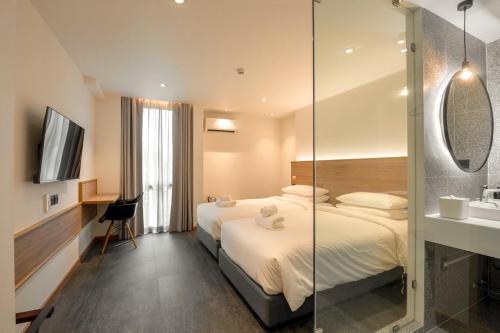 a hotel room with a bed and a mirror at ZEN MASTER HOTEL in Bangkok