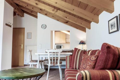 a living room with a couch and a table at Gästehaus Quirin in Garmisch-Partenkirchen