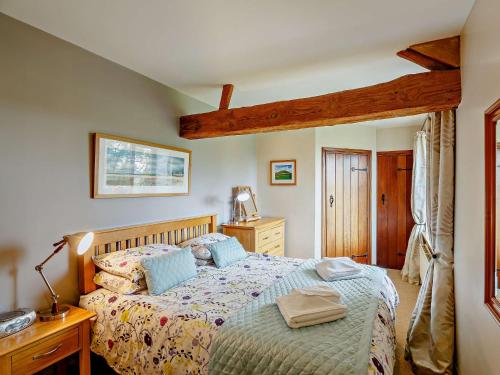 En eller flere senge i et værelse på 2 Bed in Barmouth 89438