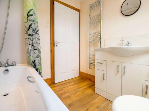 a bathroom with a white tub and a sink at 1 bed property in Bala 89368 in Llandderfel