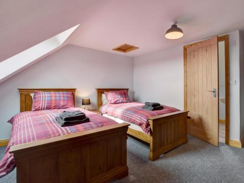 เตียงในห้องที่ 2 Bed in South Molton 88991