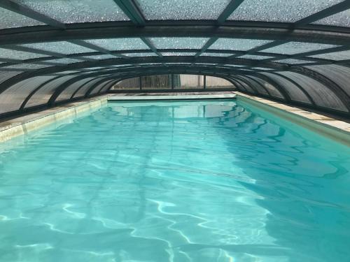 Maison Spacieuse avec Piscine Privée, Proche Centre et Plage, Saint Jean de Monts - FR-1-323-381