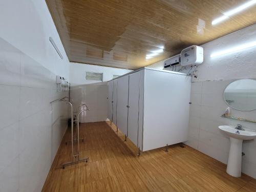 a bathroom with a toilet and a sink at Tâm Viên Homestay Hà Nội in Hanoi