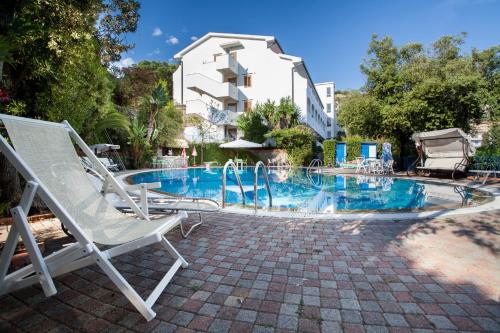 Swimming pool sa o malapit sa Grand Hotel De Rose