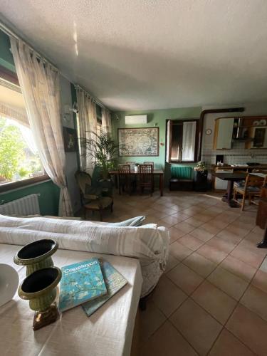 a living room with a couch and a table at Il giardino di Emilia - Intero appartamento in villa con giardino privato e piscina estiva in Pontirolo Nuovo