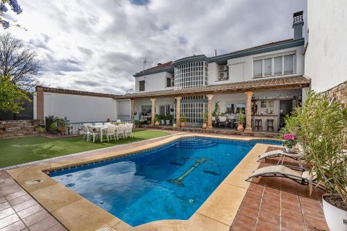 a swimming pool in the backyard of a house at Casa de Amigos La Latina con piscina, chimenea y barbacoa in Illora