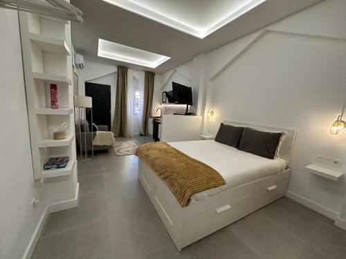 Ένα ή περισσότερα κρεβάτια σε δωμάτιο στο Loft Las Alpujarras - Torremolinos Centro, a 6 minutos de la playa caminando
