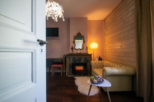 TV a/nebo společenská místnost v ubytování Mas des 2 paons