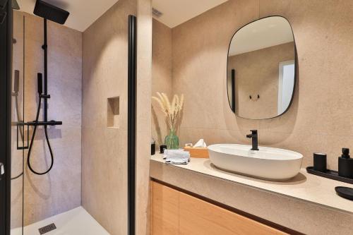 Koupelna v ubytování Luxuriöses Apartment Julie, familienfreundlich, Pools, Sportaktivitäten, Meerblick by Riviera Homelife Management