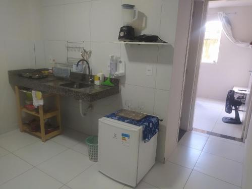 Kjøkken eller kjøkkenkrok på Kitnet Aconchegante próx. ao centro da Cidade(102)