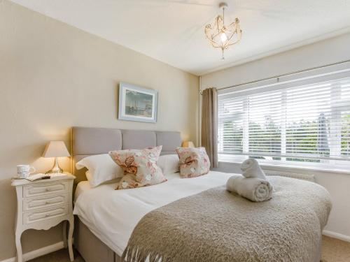 a bedroom with a large white bed with a window at 2 Bed in Barnstaple OLDMA in Landkey