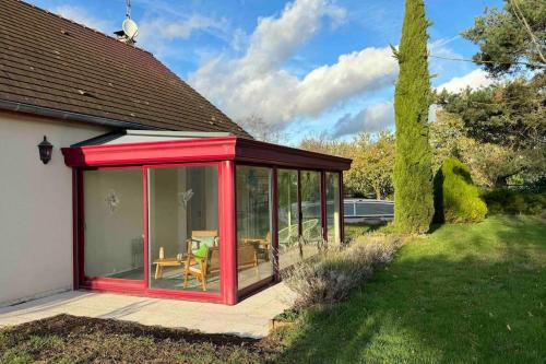 Vườn quanh Gîte 3 étoiles les Gourlines avec balneo, véranda, piscine et garage