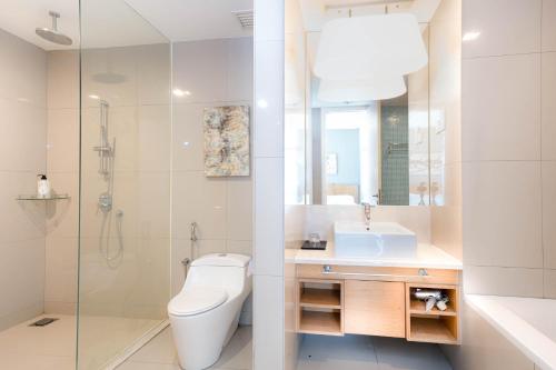a bathroom with a toilet and a sink and a shower at 400m to KLCC Bukit Bintang Pavillion KLCC LRT walking distance Lot 163 Zenglo in Kuala Lumpur