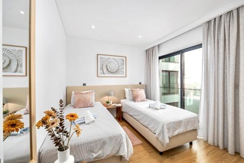 Stylish Modern Beachside Apartment with Pool & Seaview
