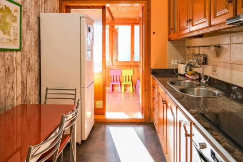 Η κουζίνα ή μικρή κουζίνα στο Can Camps Besalú - Casa planta baja con jardín