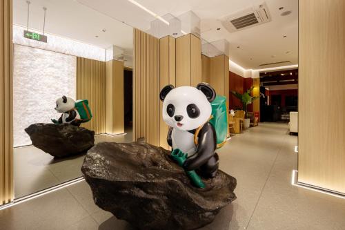 Xishu Garden Inn 熙蜀酒店 — Facade/entrance