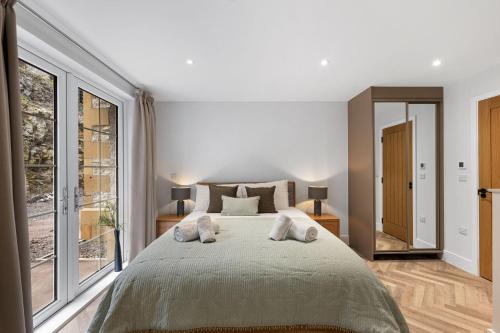 Rock Mill Apt 5 with Terrace – Photos 2