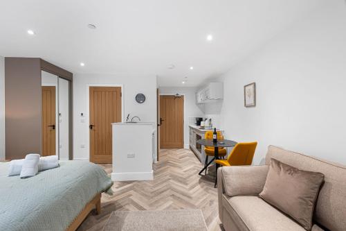 Rock Mill Apt 5 with Terrace – Photos 3