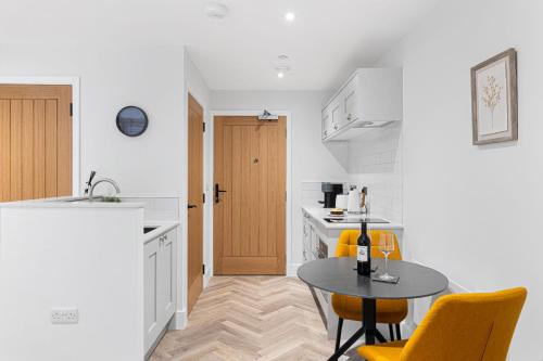 Rock Mill Apt 5 with Terrace – Photos 5