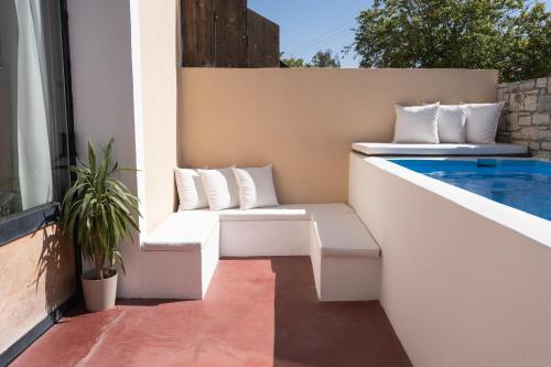 Πισίνα στο ή κοντά στο Quintana, a junior villa with private pool!