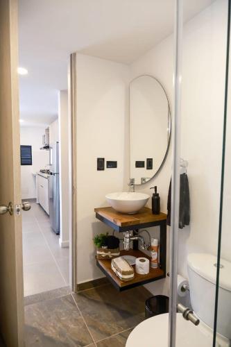 a bathroom with a sink and a mirror at GURUS FR | Cómodo Elegante cerca Termales in Santa Rosa de Cabal