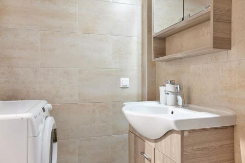 lux central Athens apartment