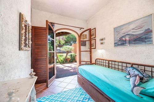 a bedroom with a bed and an open door at Le Tortore - Villetta vista mare in Magazzini
