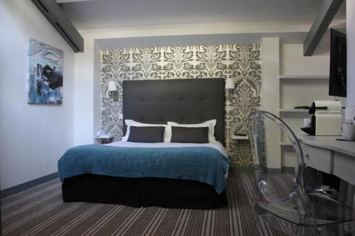 Postel nebo postele na pokoji v ubytování Hotel Dauphin