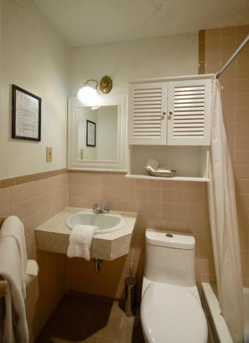 Bilik mandi di Manoir Sainte Genevieve