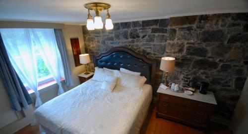 Katil atau katil-katil dalam bilik di Manoir Sainte Genevieve