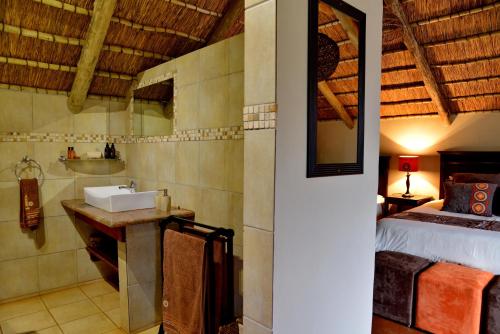 Η κουζίνα ή μικρή κουζίνα στο Winterfell Lephalale Lodge
