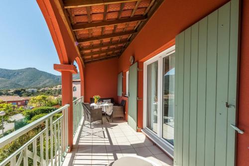 Hübsch eingerichtetes Apartment Miramar mit großem Balkon, Pool, fussläufig zum Strand