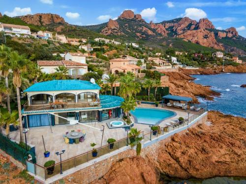 Luxus Villa Corallina - direkt am Meer mit Pool und Jacuzzi by Riviera HomeLife