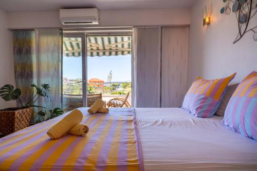 Ліжко або ліжка в номері Suites Hojalero