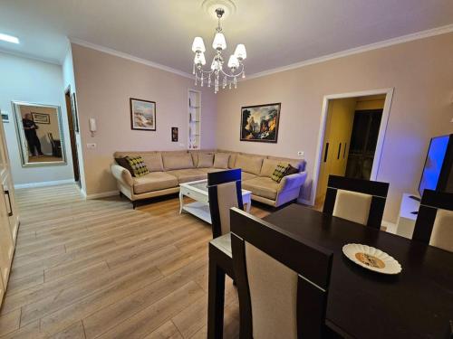 Central Apartment with balcony 2 - Imazhi 5