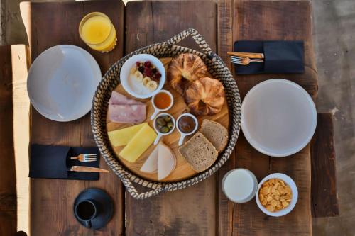 Afbeelding uit fotogalerij van Mira Living Concept Suites Adults Only in Kokkíni Khánion