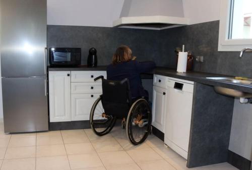 Photo de la galerie de l'établissement Maison PMR Hoddicé (aménagée pour handicap moteur), à Calmont