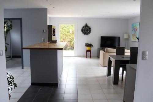 Photo de la galerie de l'établissement Maison PMR Hoddicé (aménagée pour handicap moteur), à Calmont