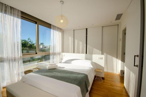 Ένα ή περισσότερα κρεβάτια σε δωμάτιο στο VILLA PARADISE BEACH