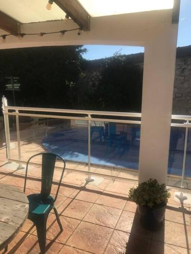 Photo de la galerie de l'établissement Studio indépendant avec piscine et terrasse, à Marseille