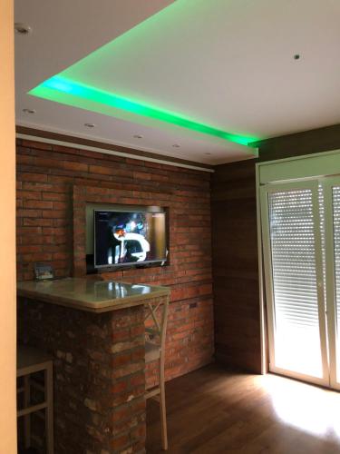 TV a/nebo společenská místnost v ubytování ACO Apartment