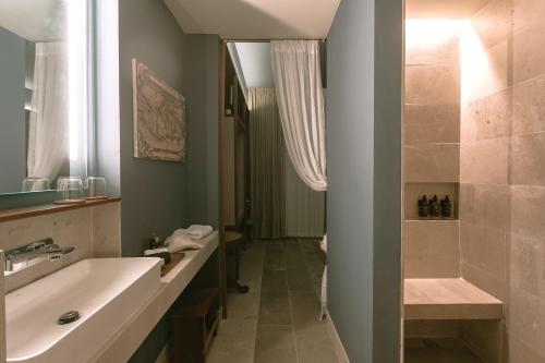 a bathroom with a sink and a shower at Hotel Sureño Yucatan in Mérida