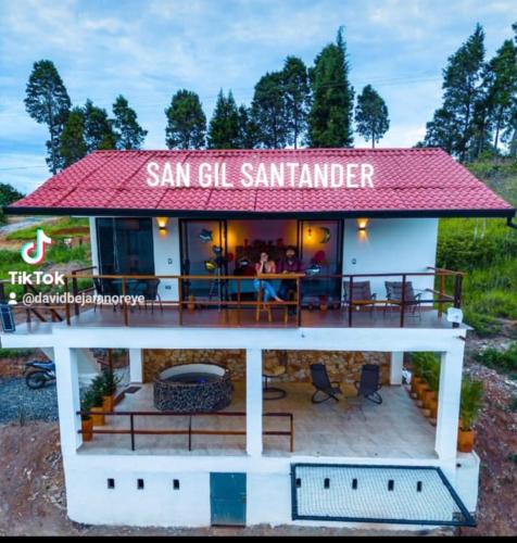 Un balcón o terraza de GLAMPING SAN GIl TRINIDAD CIELO