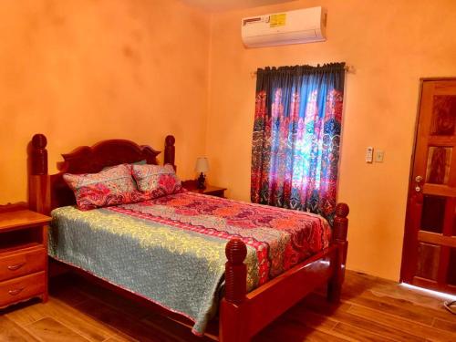 Ένα ή περισσότερα κρεβάτια σε δωμάτιο στο Banyan Rose Room 4