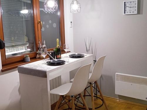 Nuotrauka iš apgyvendinimo įstaigos All White mieste Bania Luka galerijos