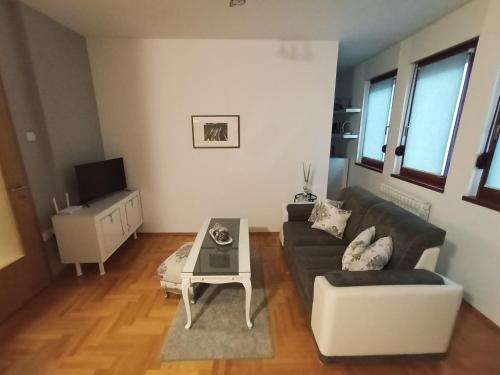 TV i/ili multimedijalni sistem u objektu All White