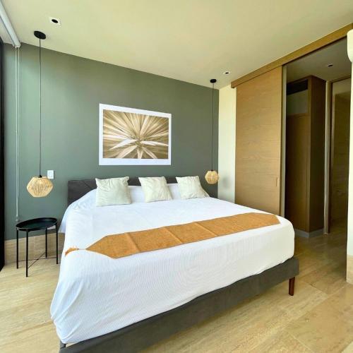 Brand new condo with Rooftop pool